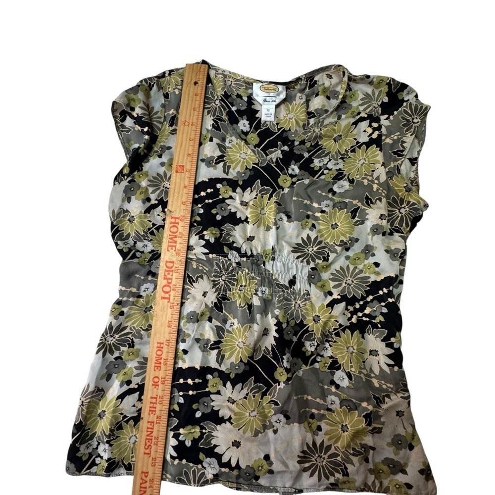 Talbots Pure Silk Gray Green Floral Shirt Sz 12 V-Neck Short Sleeve Lightweight - Picture 4 of 7